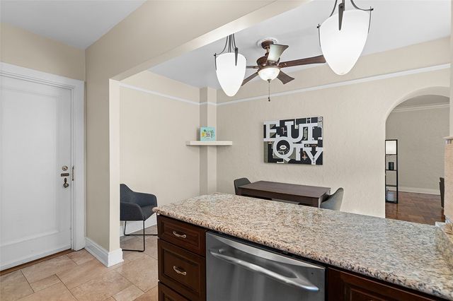 166 N Dithridge 1-E, Oakland, PA 15213