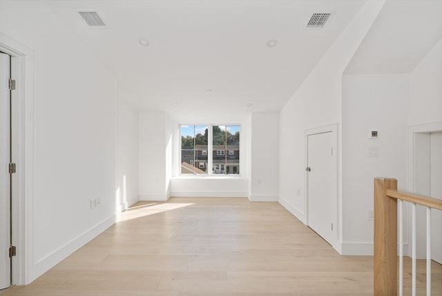 15 Jewett Pl B, Newton, MA 02458