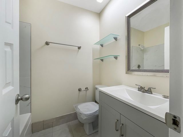 8921 NW 28th Drive B, Coral Springs, FL 33065