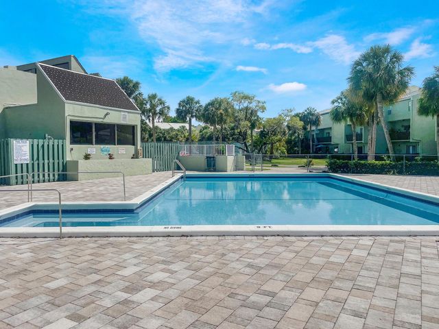 8921 NW 28th Drive B, Coral Springs, FL 33065