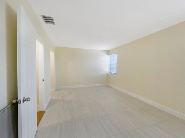 8921 NW 28th Drive B, Coral Springs, FL 33065