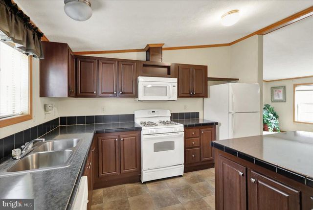 137 MADGE DR, Lancaster, PA 17603