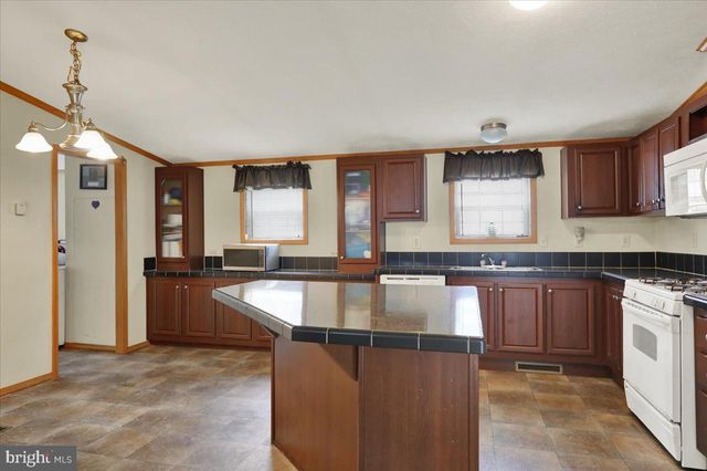 137 MADGE DR, Lancaster, PA 17603