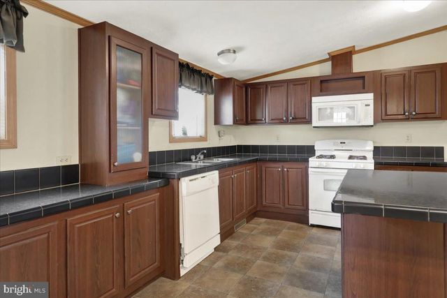 137 MADGE DR, Lancaster, PA 17603