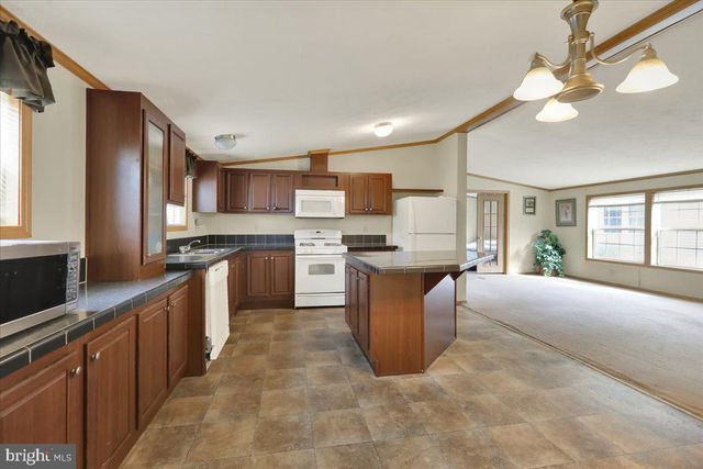 137 MADGE DR, Lancaster, PA 17603