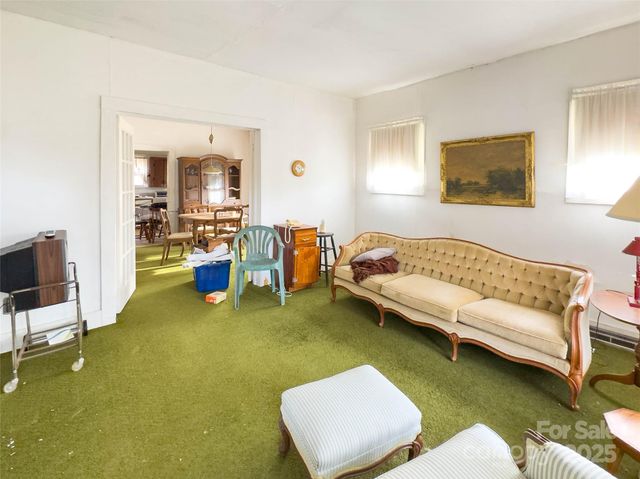 141 Burleson Drive, Bakersville, NC 28705