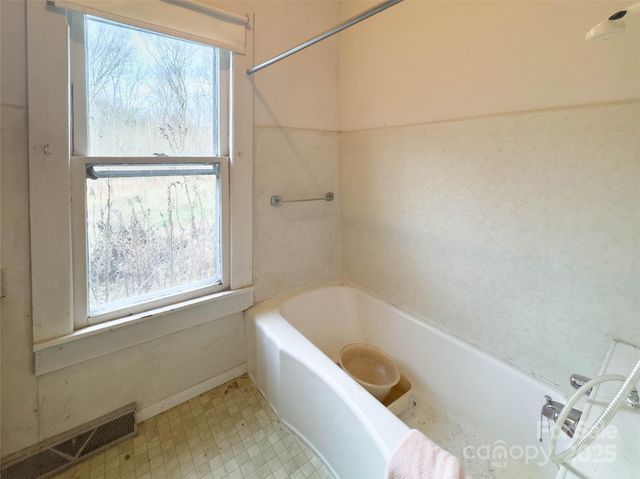 141 Burleson Drive, Bakersville, NC 28705