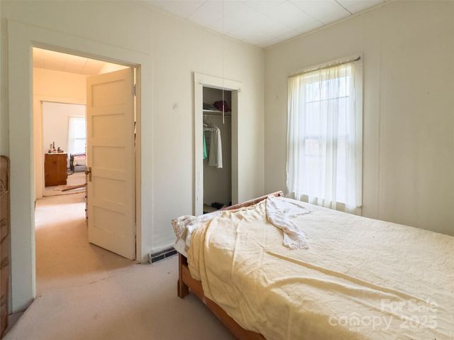 141 Burleson Drive, Bakersville, NC 28705