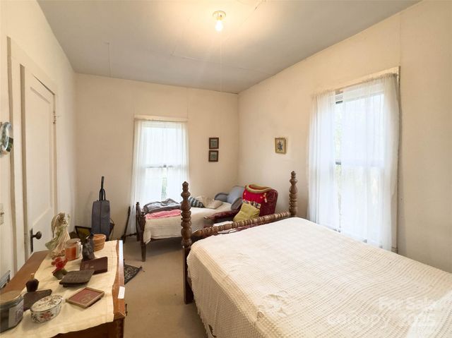 141 Burleson Drive, Bakersville, NC 28705