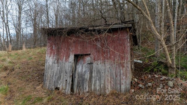 141 Burleson Drive, Bakersville, NC 28705