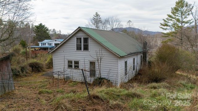 141 Burleson Drive, Bakersville, NC 28705