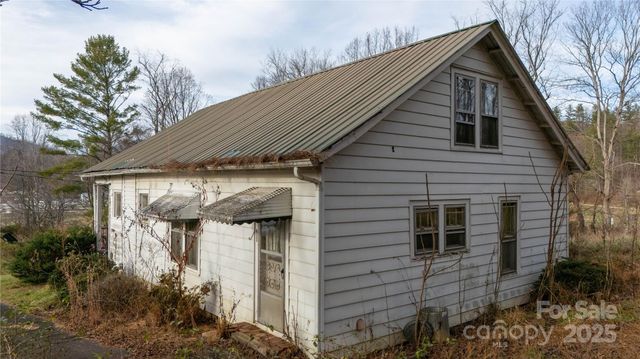 141 Burleson Drive, Bakersville, NC 28705