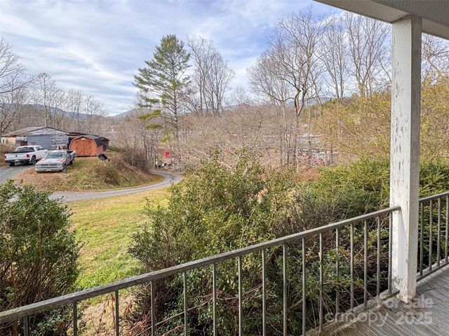 141 Burleson Drive, Bakersville, NC 28705