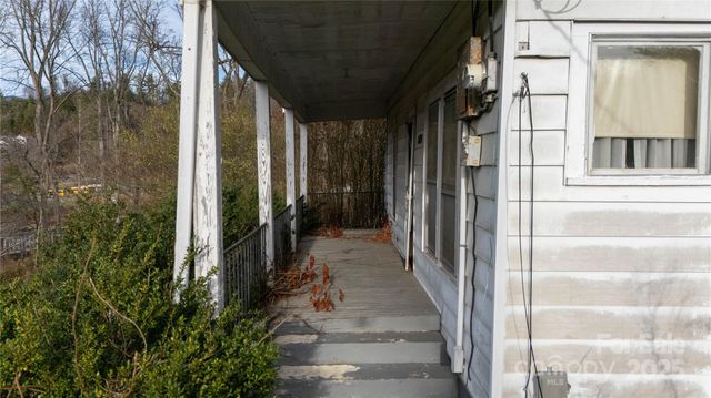 141 Burleson Drive, Bakersville, NC 28705