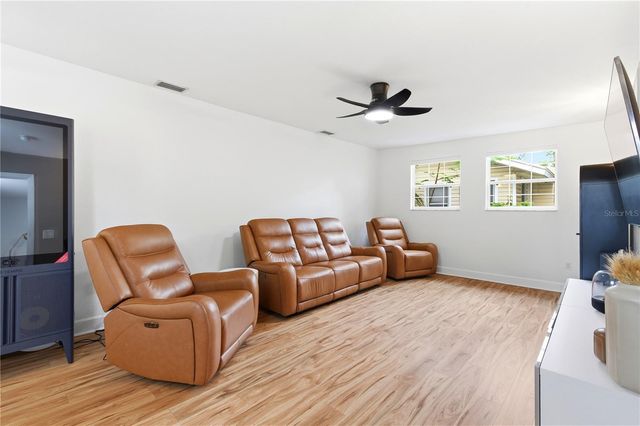 2710 16TH AVENUE N, St Petersburg, FL 33713