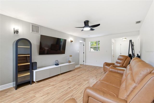 2710 16TH AVENUE N, St Petersburg, FL 33713