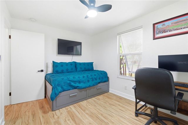 2710 16TH AVENUE N, St Petersburg, FL 33713