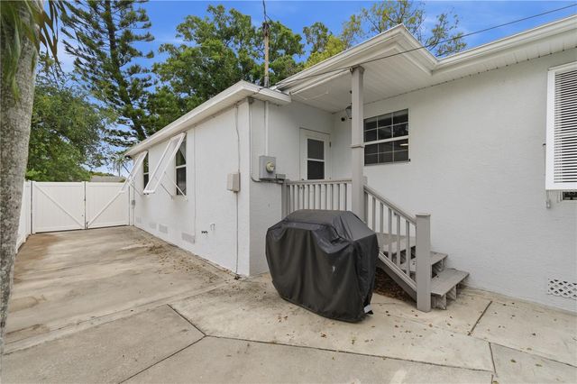 2710 16TH AVENUE N, St Petersburg, FL 33713
