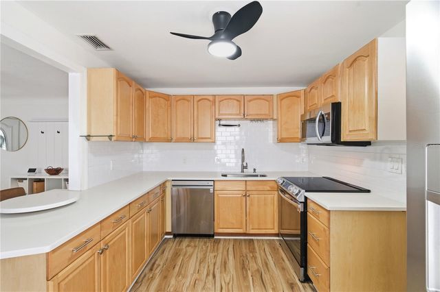 2710 16TH AVENUE N, St Petersburg, FL 33713