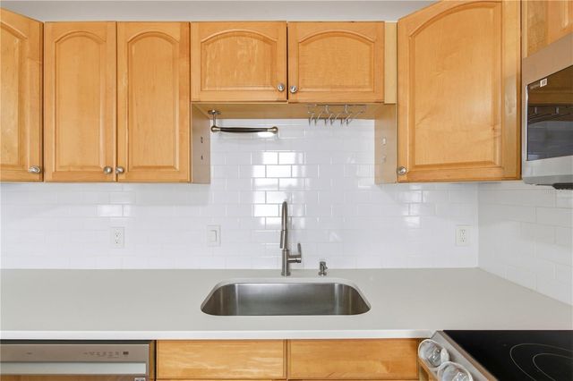 2710 16TH AVENUE N, St Petersburg, FL 33713
