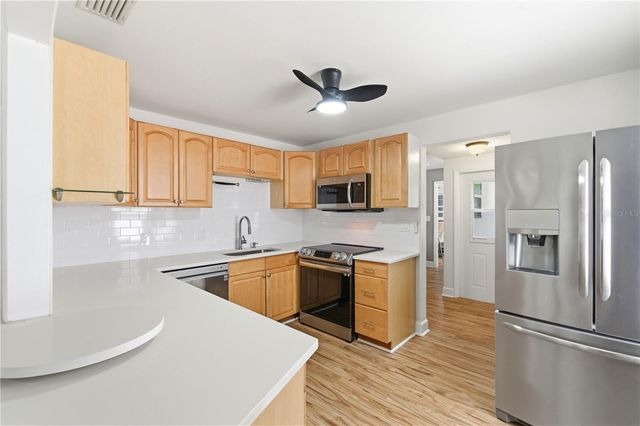 2710 16TH AVENUE N, St Petersburg, FL 33713