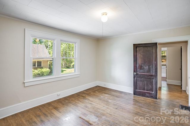 32 Swannanoa Avenue, Asheville, NC 28806