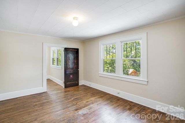 32 Swannanoa Avenue, Asheville, NC 28806