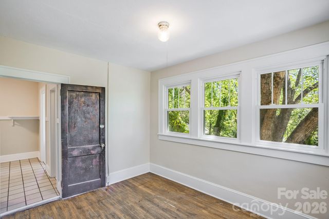 32 Swannanoa Avenue, Asheville, NC 28806