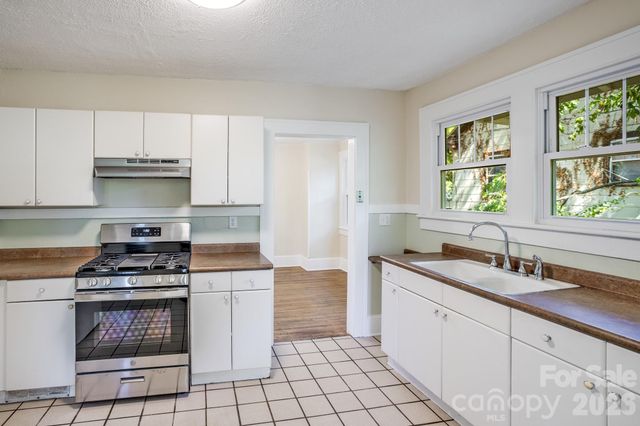 32 Swannanoa Avenue, Asheville, NC 28806