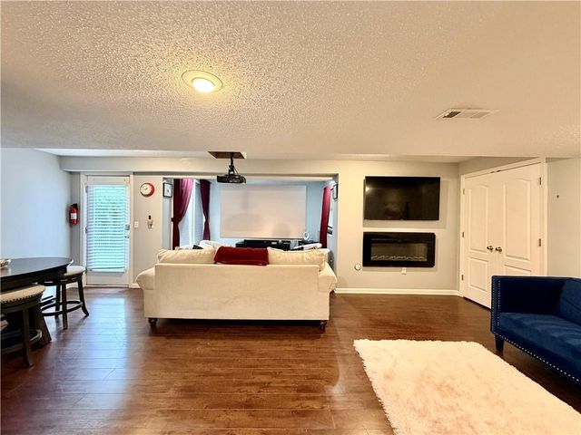13920 W 143RD Court, Olathe, KS 66062