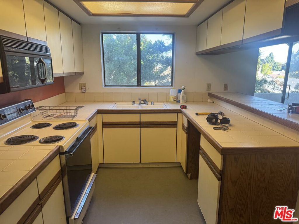 5000 S Centinela Avenue 243, Los Angeles, CA 90066