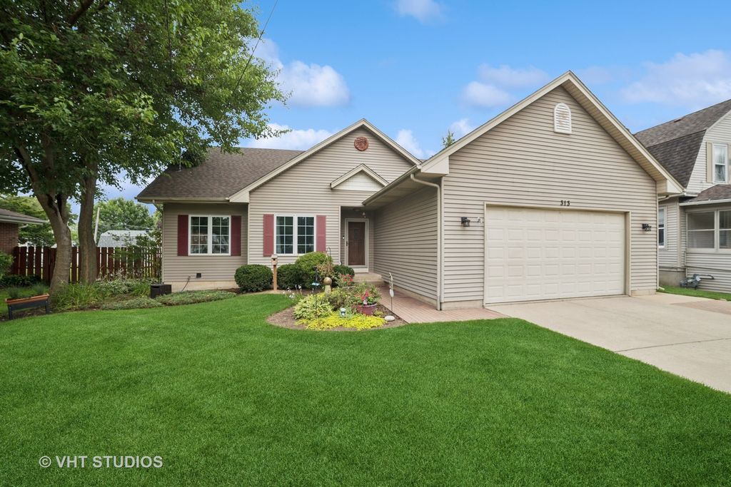 313 S Commonwealth Avenue, Elgin, IL 60123