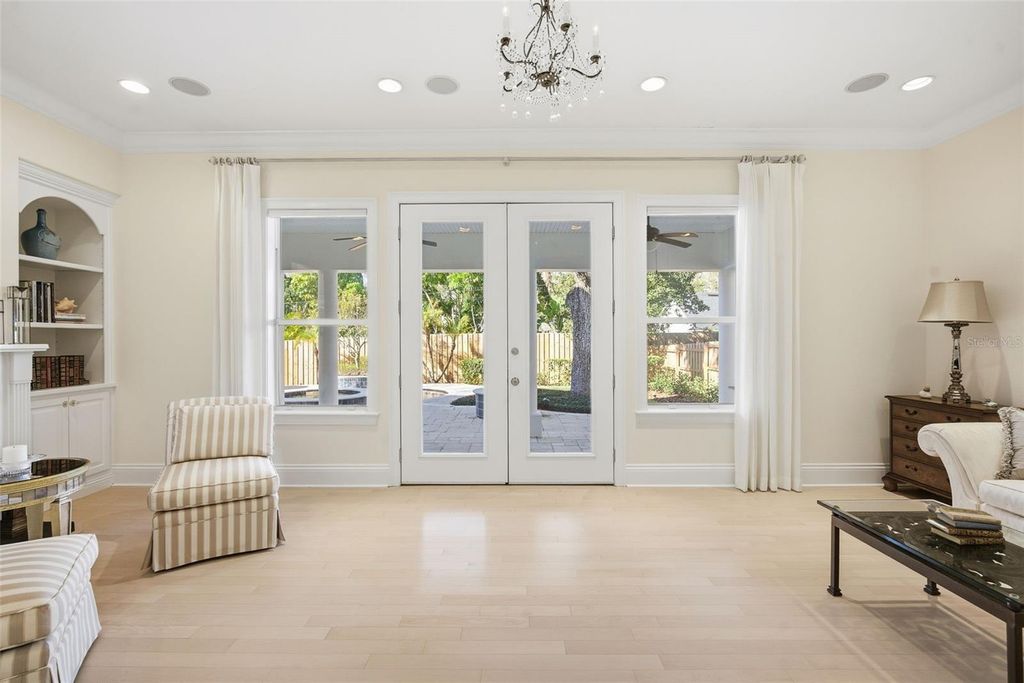 Image 17 of property listing at 4117 W AZEELE STREET, Tampa, FL 33609