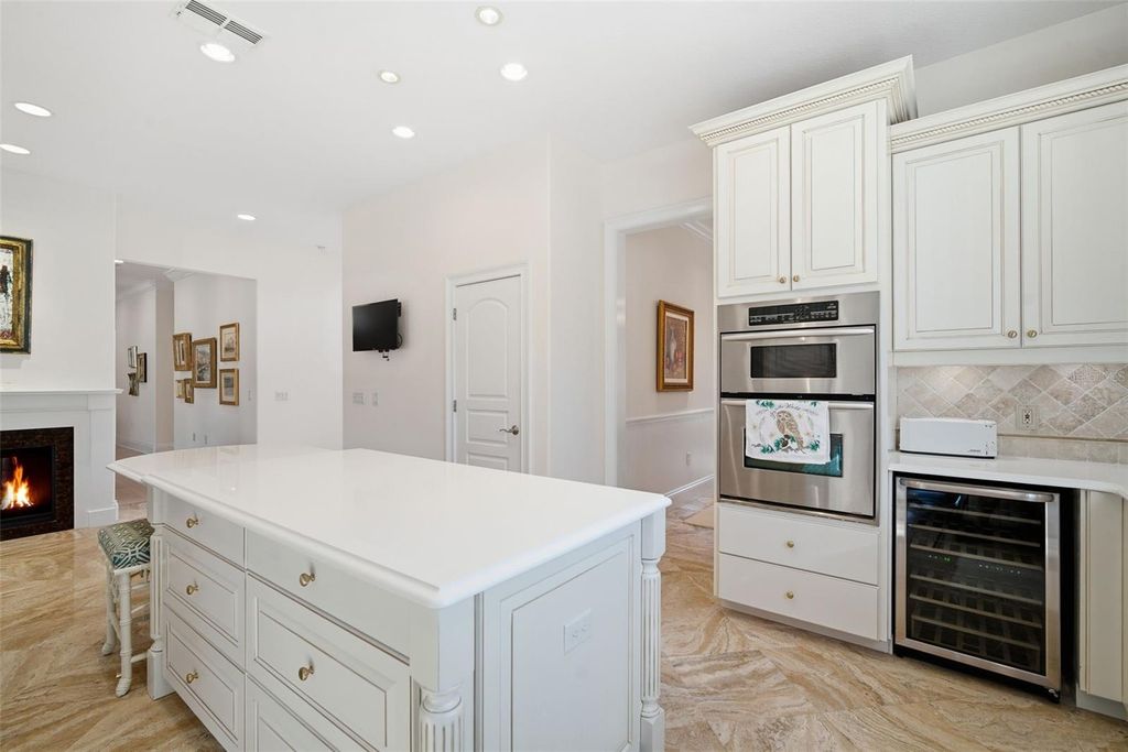 Image 23 of property listing at 4117 W AZEELE STREET, Tampa, FL 33609