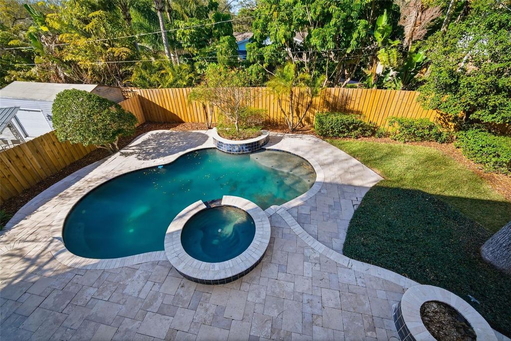 Image 37 of property listing at 4117 W AZEELE STREET, Tampa, FL 33609