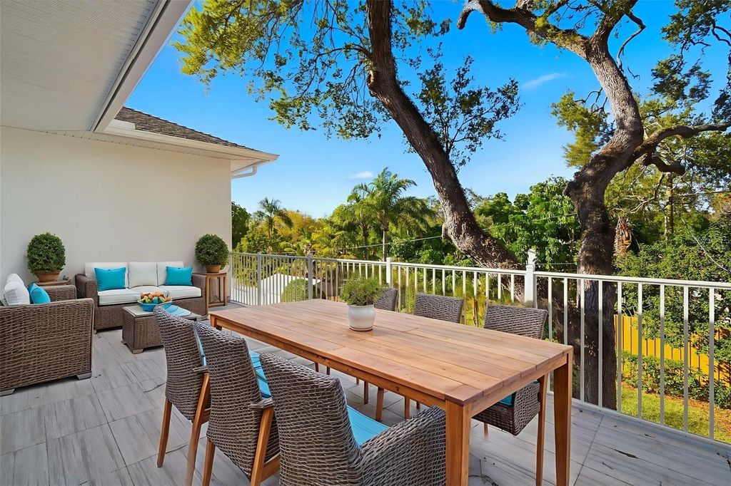 Image 48 of property listing at 4117 W AZEELE STREET, Tampa, FL 33609