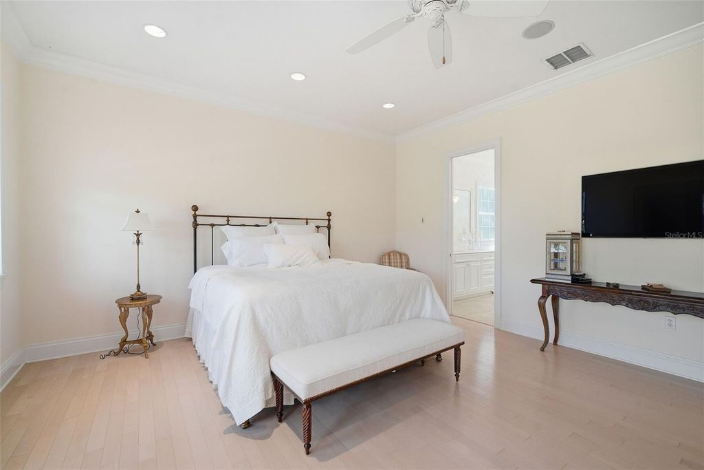 Image 51 of property listing at 4117 W AZEELE STREET, Tampa, FL 33609