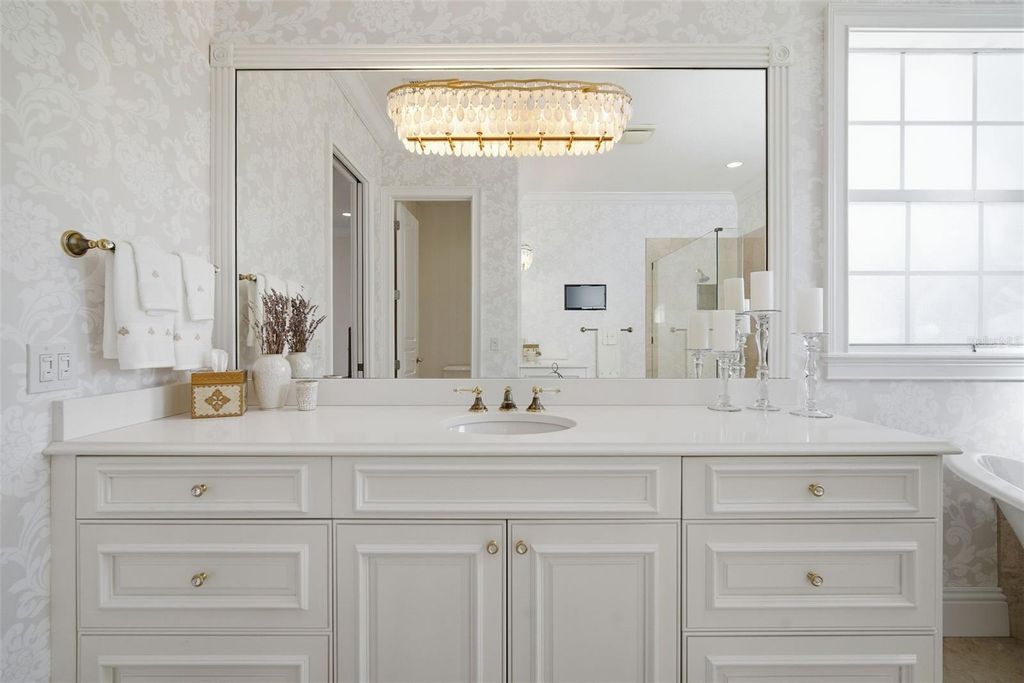 Image 55 of property listing at 4117 W AZEELE STREET, Tampa, FL 33609