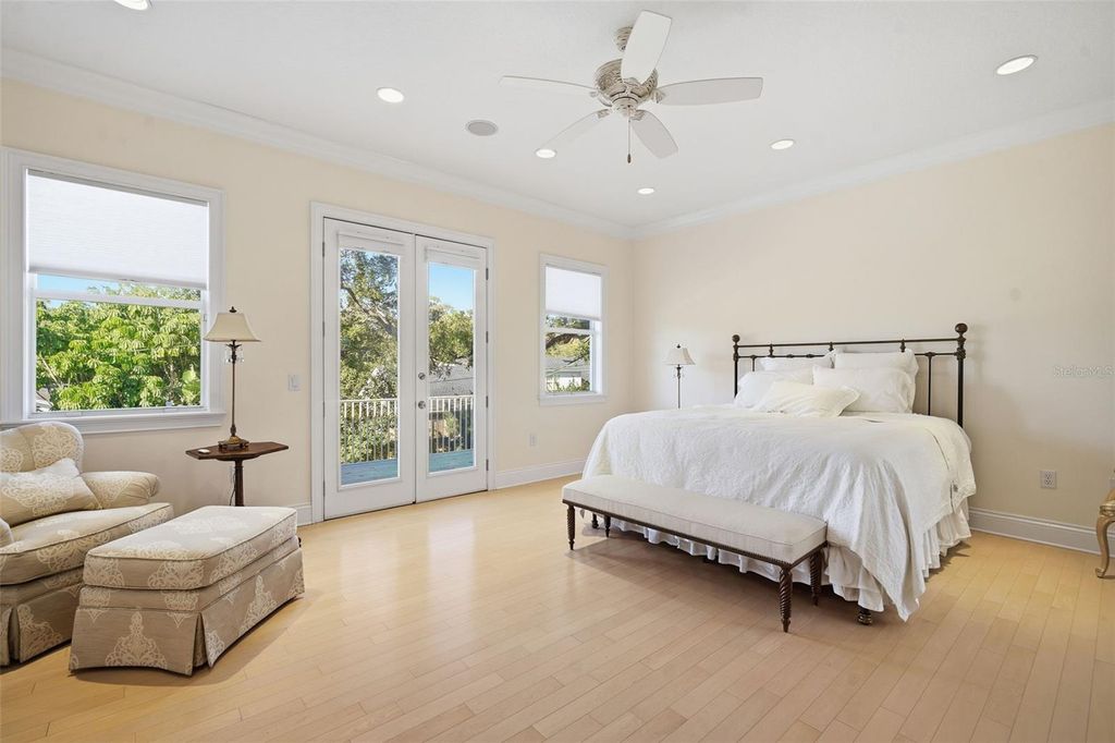 Image 7 of property listing at 4117 W AZEELE STREET, Tampa, FL 33609