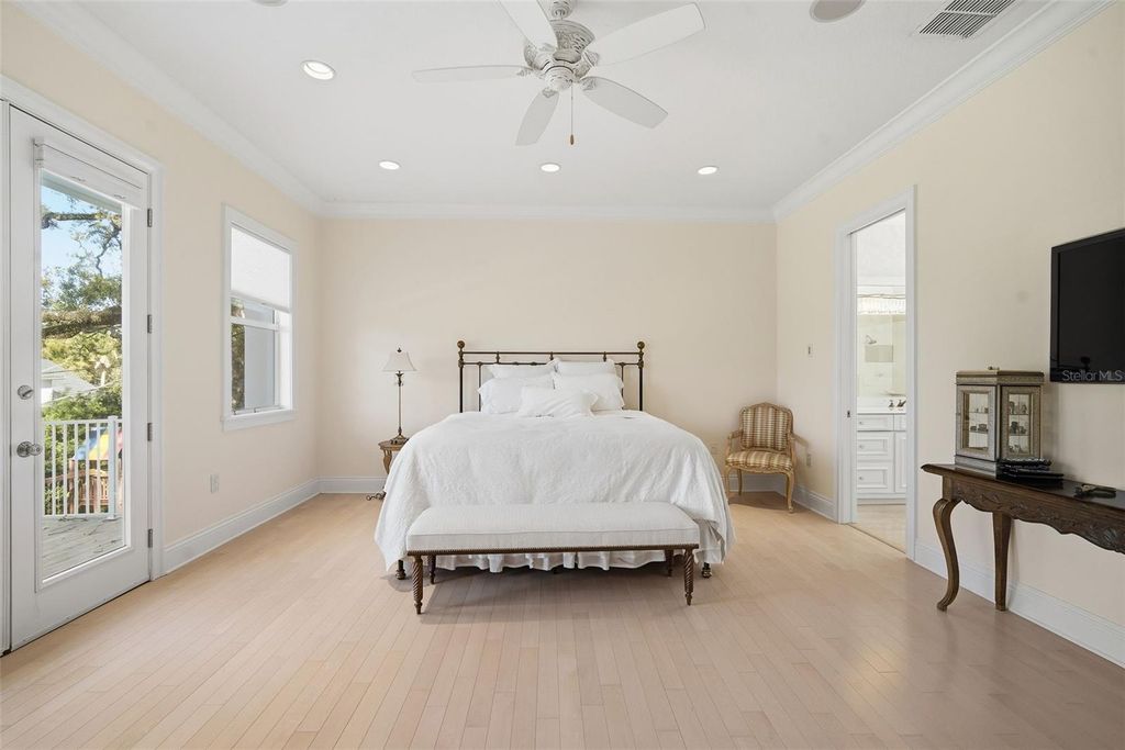 Image 64 of property listing at 4117 W AZEELE STREET, Tampa, FL 33609