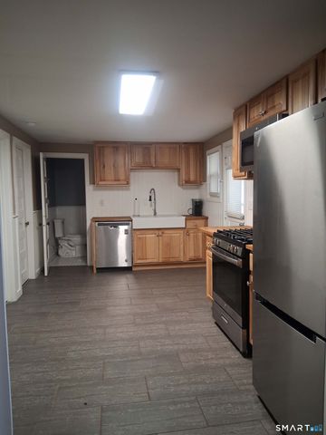 17 Ballou Road, Branford, CT 06405