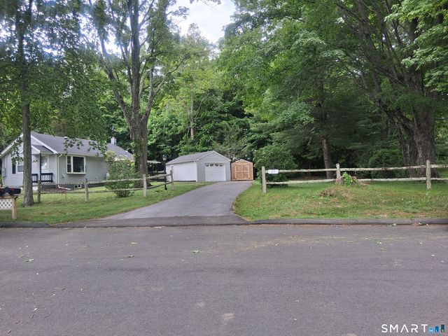 17 Ballou Road, Branford, CT 06405