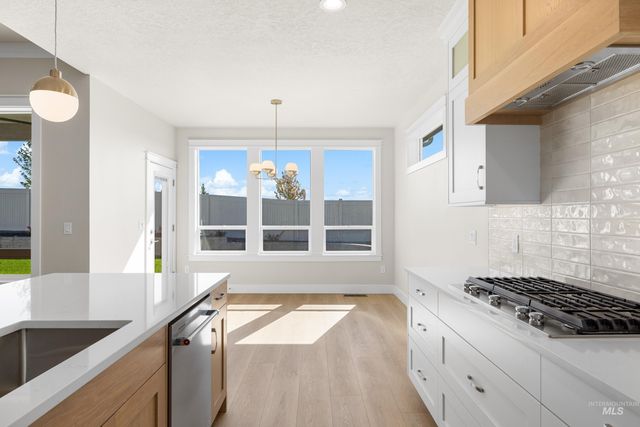 9528 Green Cottage Ave, Kuna, ID 83634