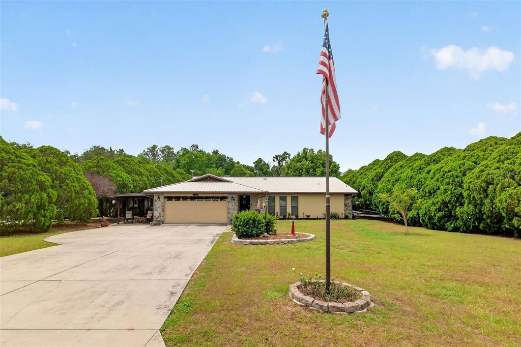 5 LONESOME PINE TRAIL, Yalaha, FL 34797