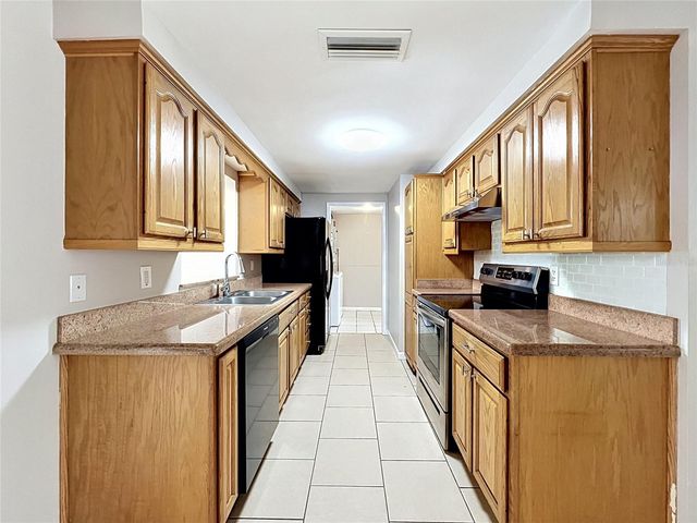 808 FALKIRK AVENUE, Valrico, FL 33594