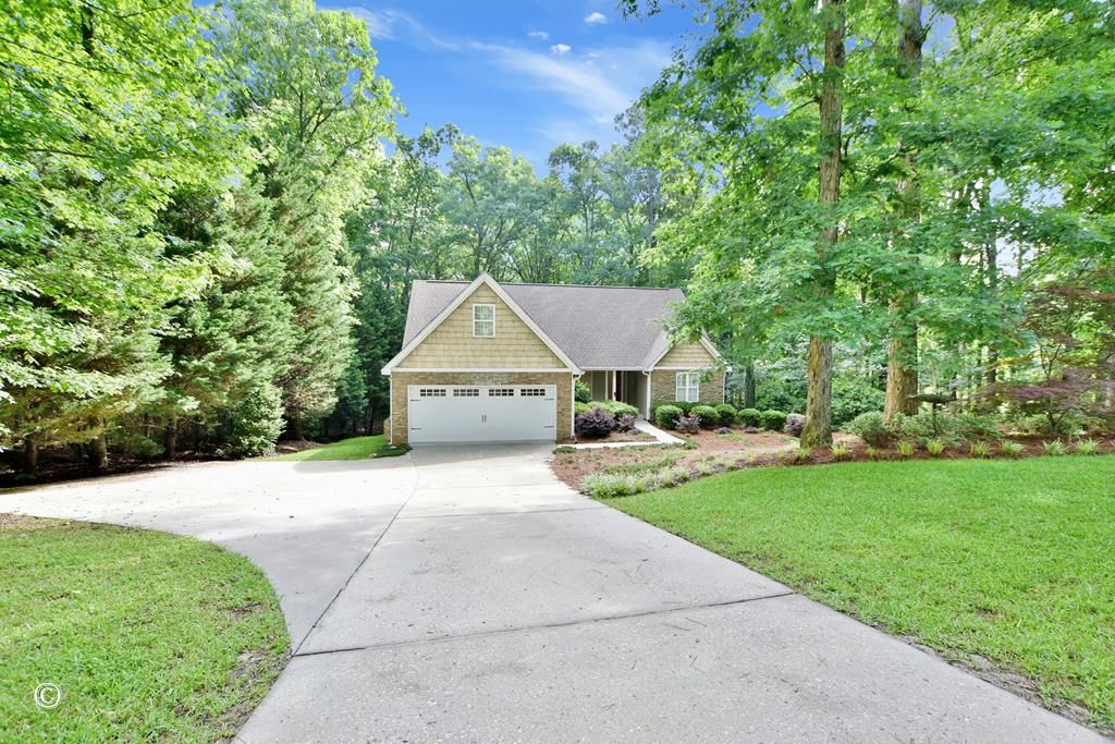 640 Lake Drive, Pine Mountain, GA 31822