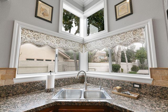 136 Heath Meadow Place, Simi Valley, CA 93065