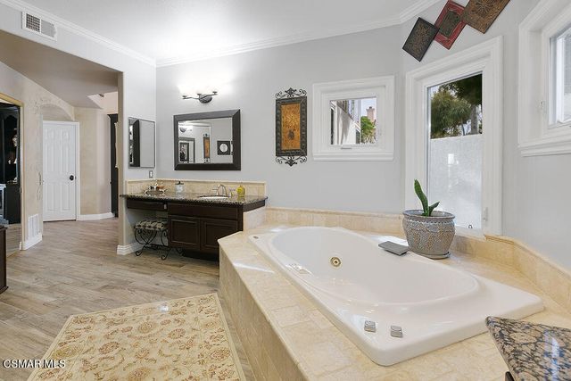 136 Heath Meadow Place, Simi Valley, CA 93065