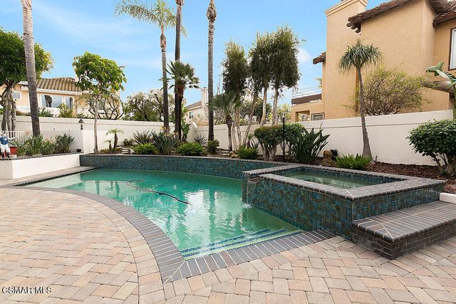 136 Heath Meadow Place, Simi Valley, CA 93065