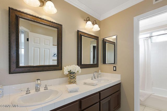 136 Heath Meadow Place, Simi Valley, CA 93065